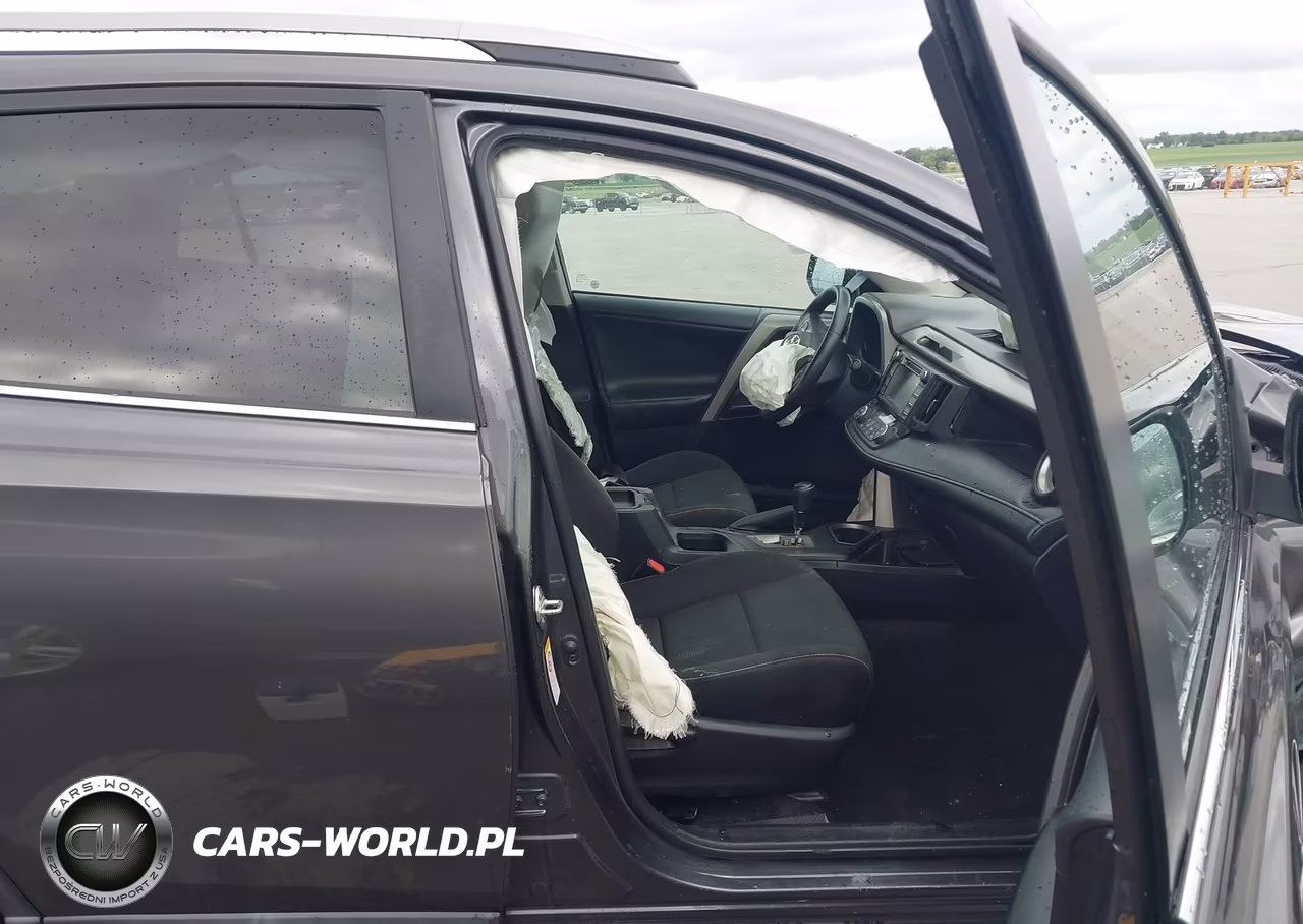 2018 Toyota Rav4 Xle VIN:2T3RFREV6JW786818 - 5