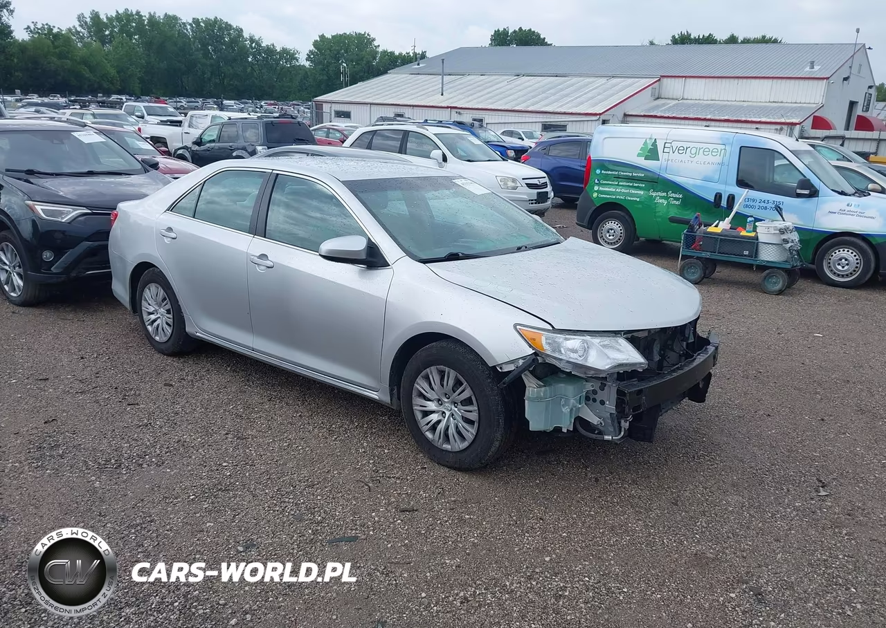 2012 Toyota Camry Le – zdjęcie 1 z 17