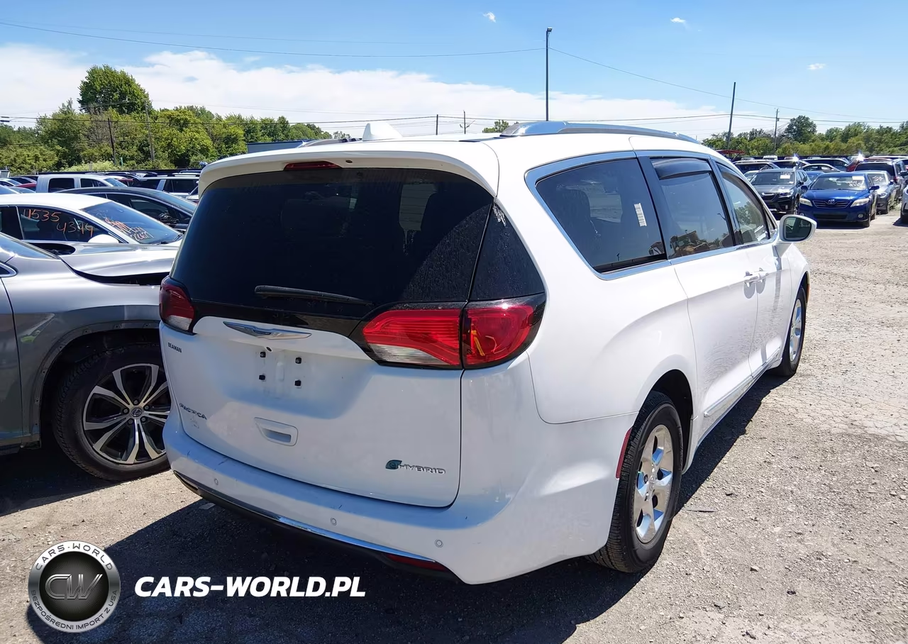 2020 Chrysler Pacifica Hybrid Touring L VIN:2C4RC1L79LR199444 - 4