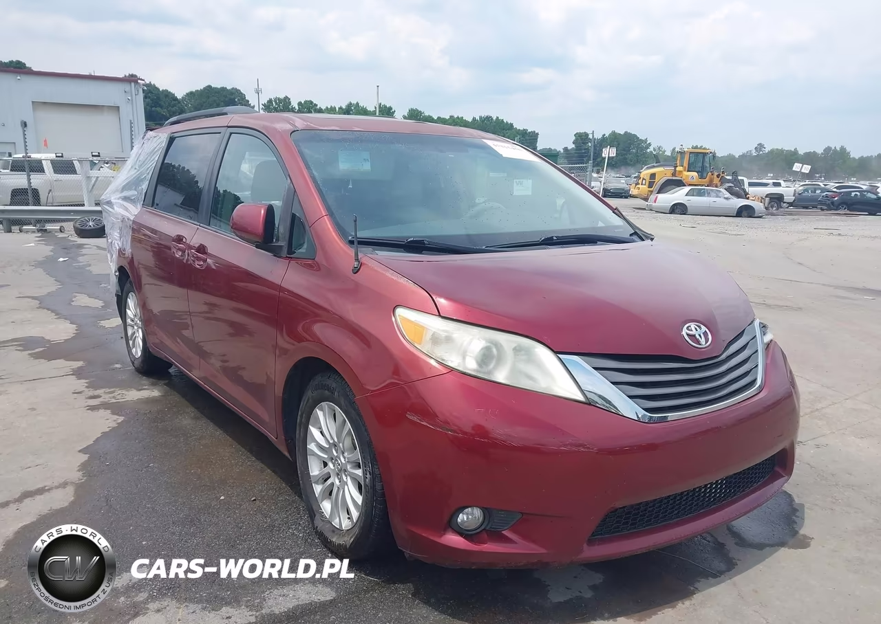 2012 Toyota Sienna Xle V6 8 Passenger