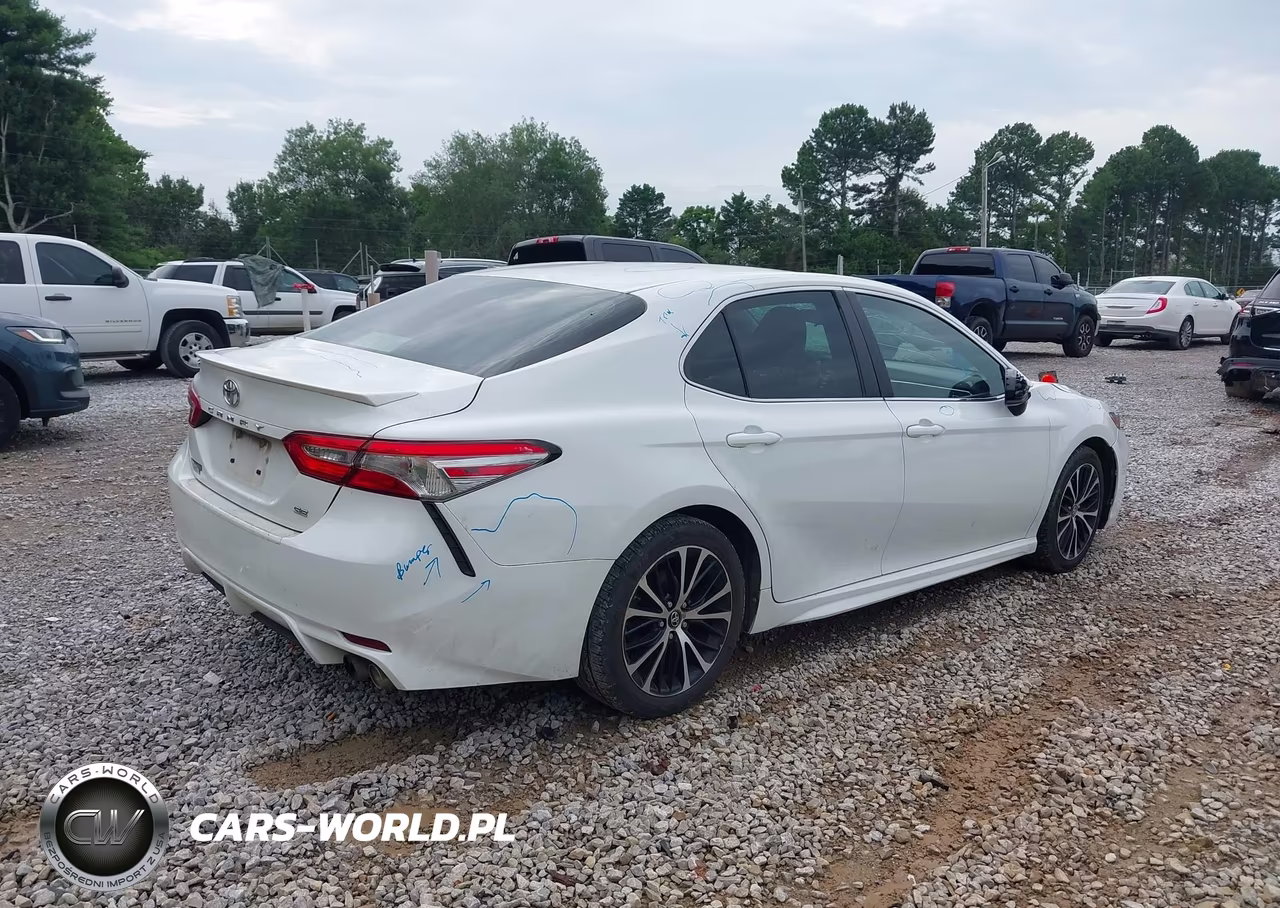 2018 Toyota Camry Se VIN:4T1B11HK5JU657349 - 4