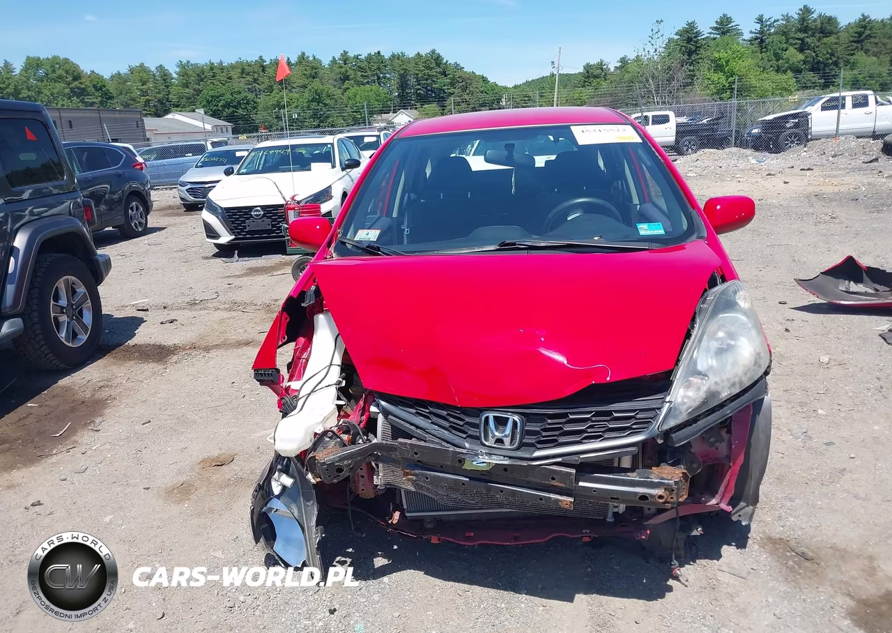 2013 Honda Fit Sport VIN:JHMGE8H54DC060705 - 13
