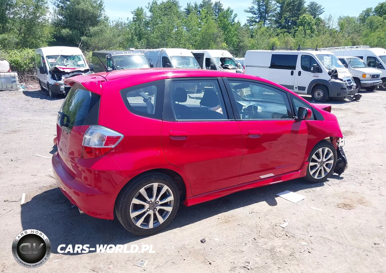 2013 Honda Fit Sport VIN:JHMGE8H54DC060705 - 14