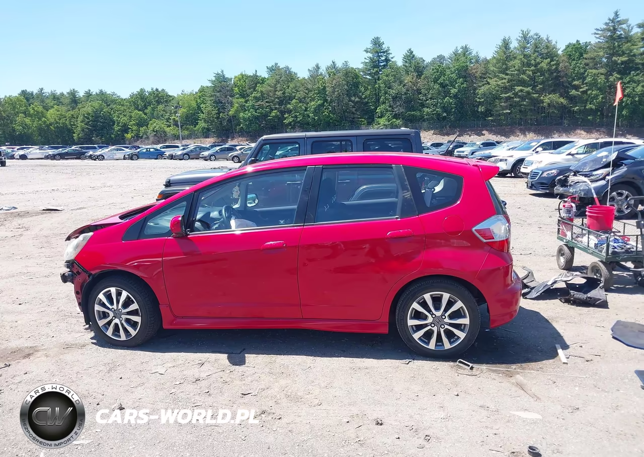 2013 Honda Fit Sport VIN:JHMGE8H54DC060705 - 15