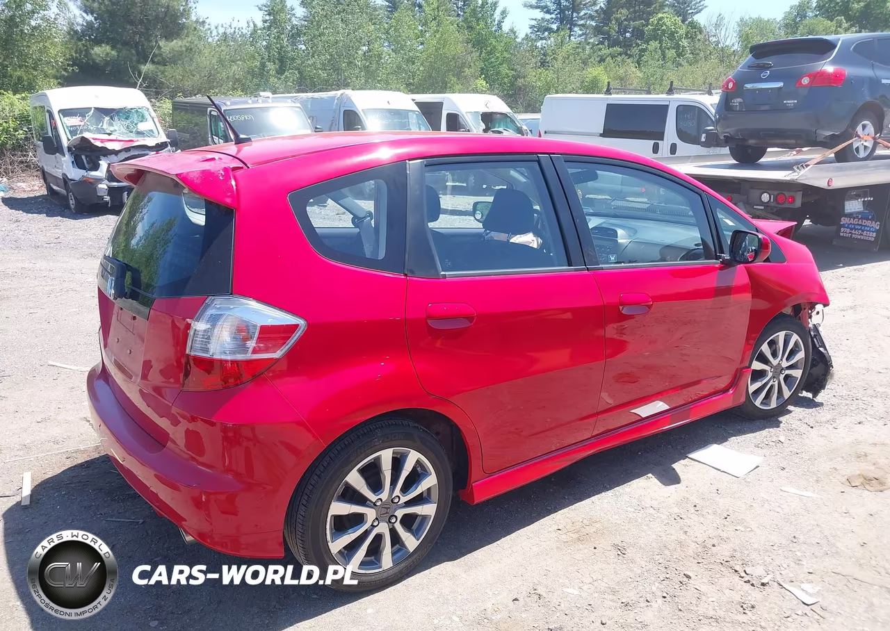 2013 Honda Fit Sport VIN:JHMGE8H54DC060705 - 4