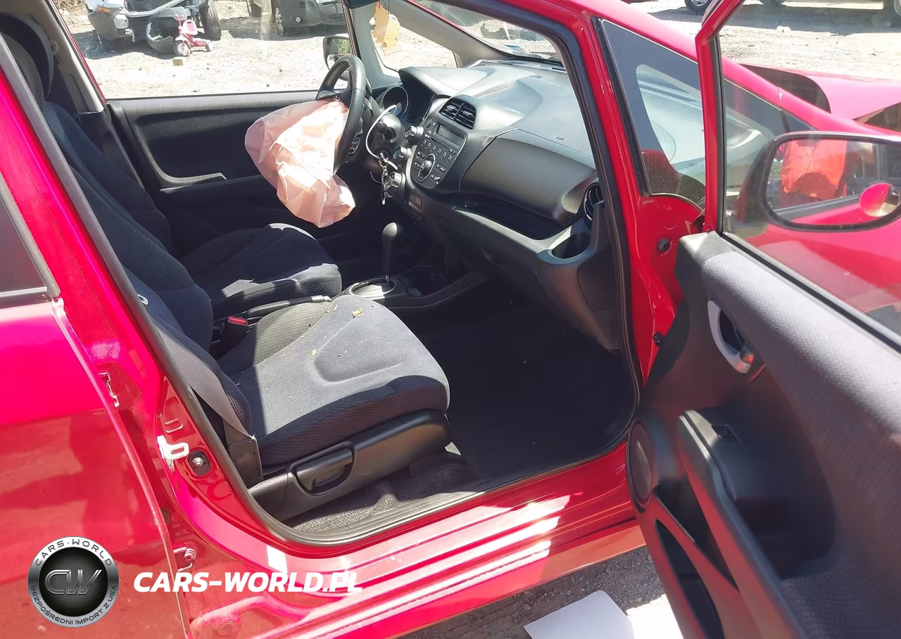 2013 Honda Fit Sport VIN:JHMGE8H54DC060705 - 5