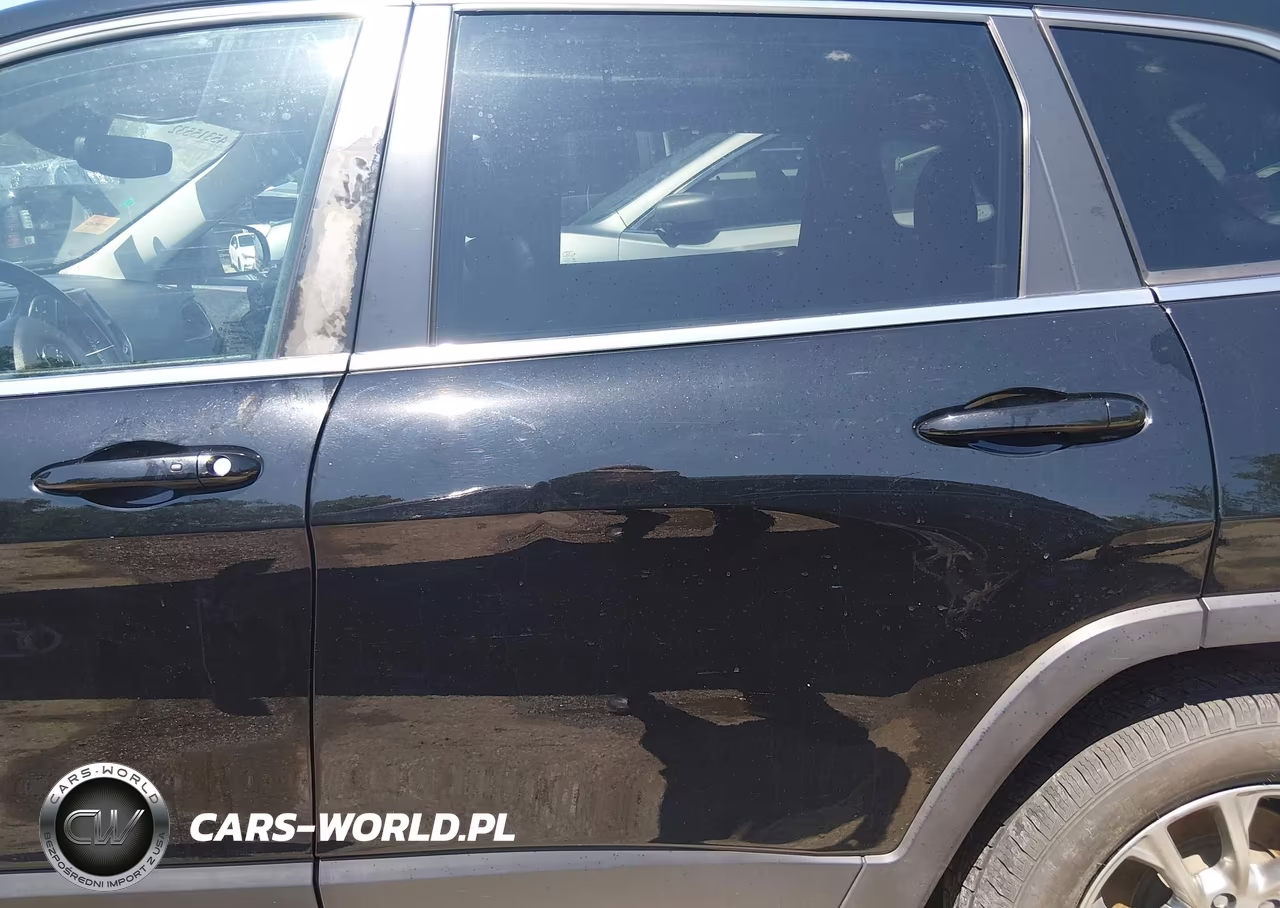 2021 Jeep Cherokee Latitude Plus 4X4 VIN:1C4PJMLB6MD172600 - 17