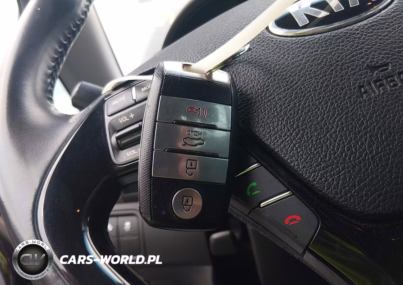 2018 Kia Forte S VIN:3KPFL4A7XJE272181 - 11