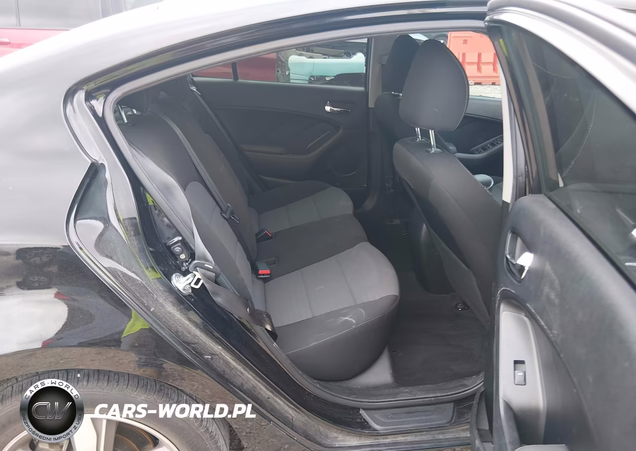 2018 Kia Forte S VIN:3KPFL4A7XJE272181 - 8