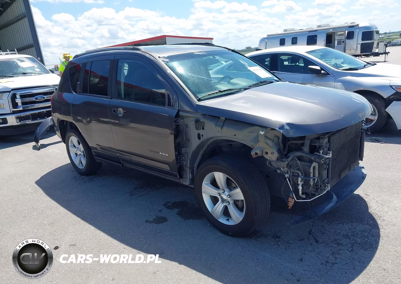 2016 Jeep Compass Latitude – zdjęcie 1 z 17