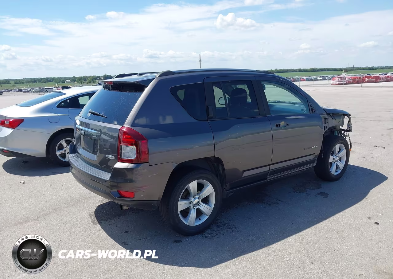 2016 Jeep Compass Latitude VIN:1C4NJDEB5GD671638 - 4