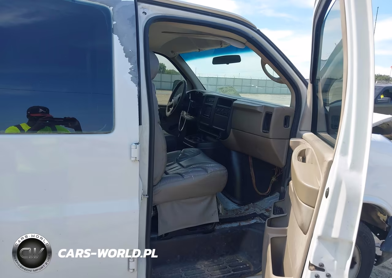 2005 Chevrolet Express VIN:1GCGG25V451108648 - 5
