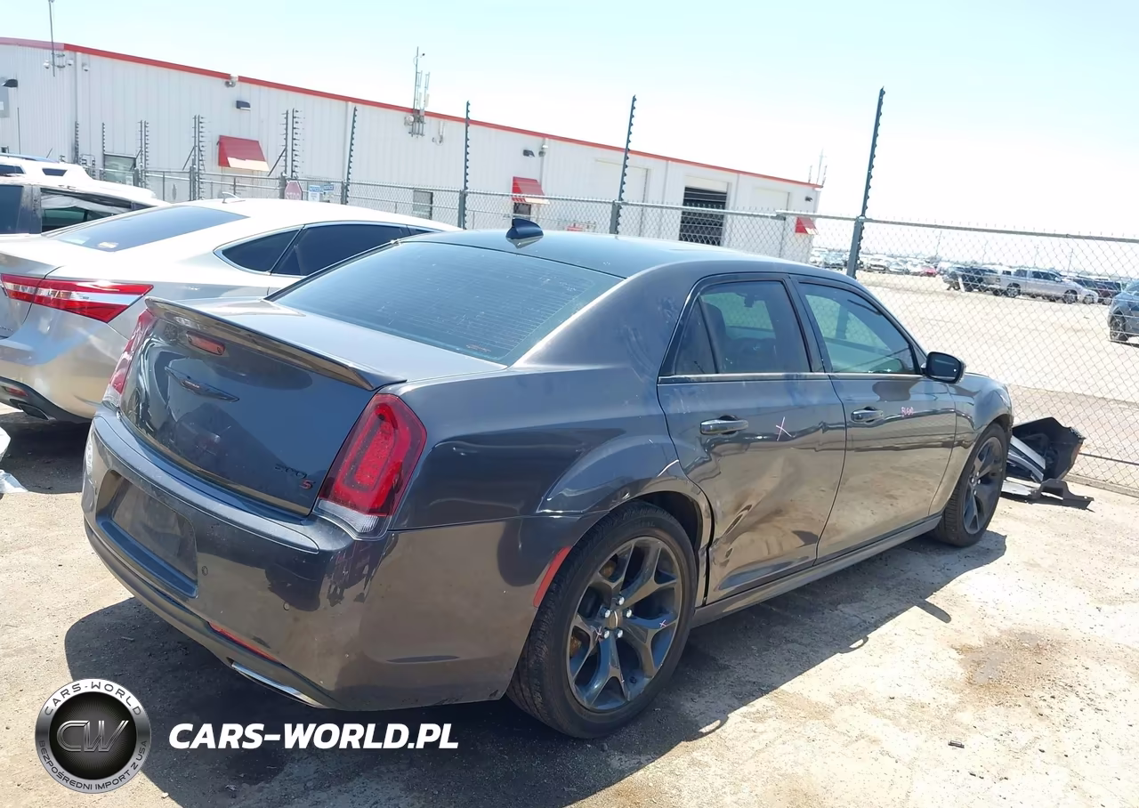 2020 Chrysler 300 300S VIN:2C3CCABG8LH209382 - 4