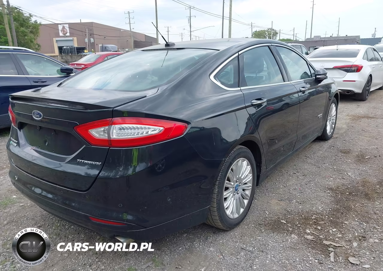 2013 Ford Fusion Energi Titanium VIN:3FA6P0SU1DR171907 - 4