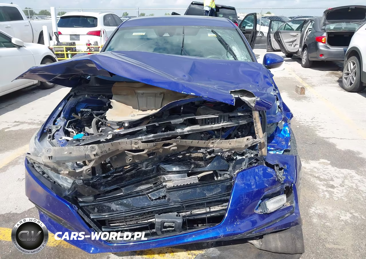 2018 Honda Accord Sport VIN:1HGCV1F32JA001962 - 13
