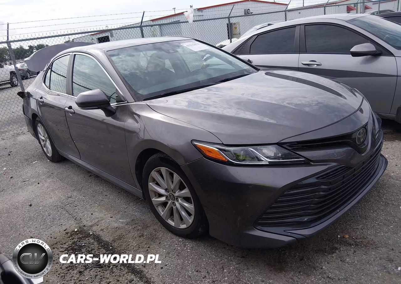 2018 Toyota Camry Le – zdjęcie 1 z 16