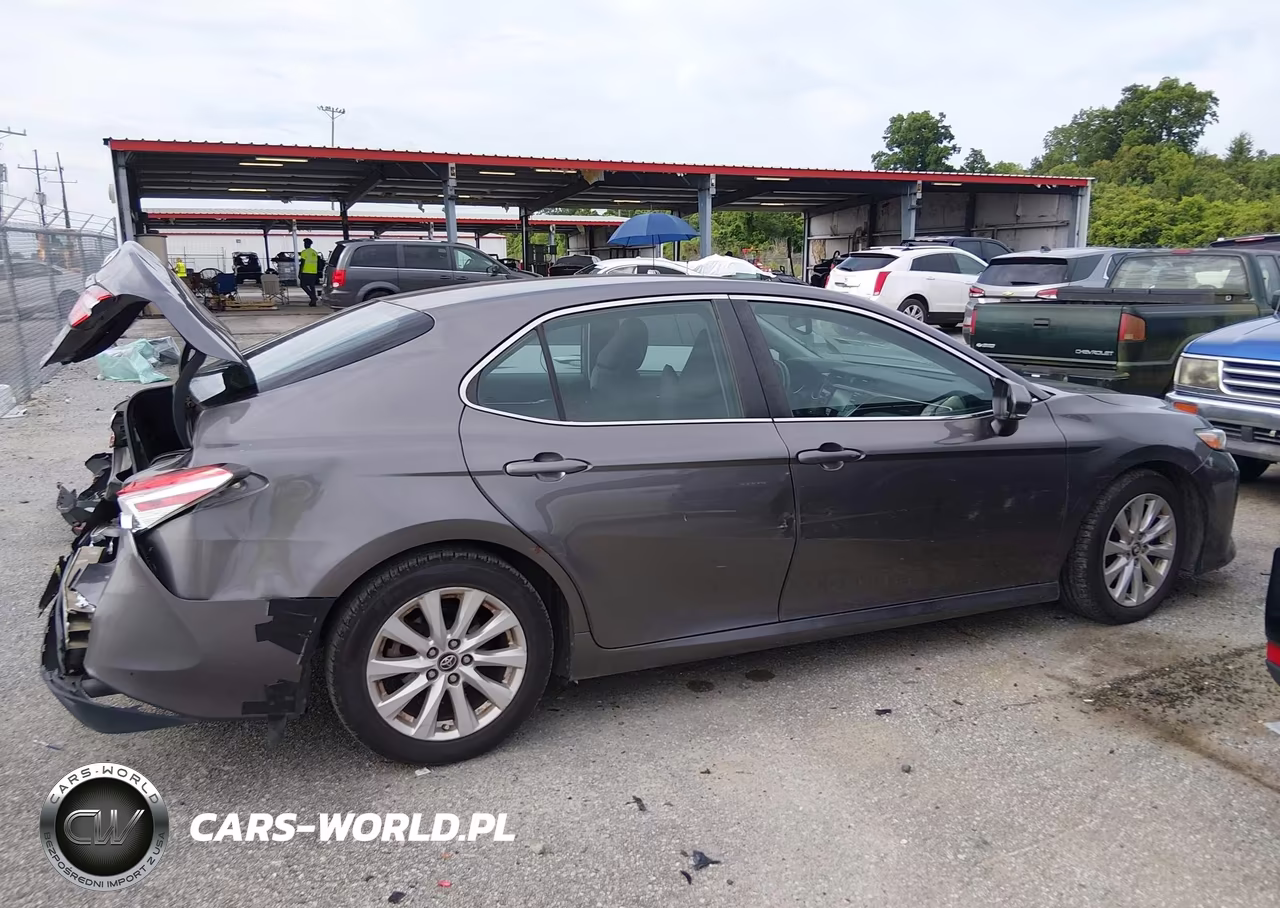 2018 Toyota Camry Le VIN:4T1B11HK3JU530907 - 13