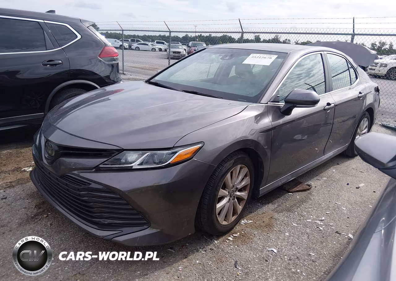 2018 Toyota Camry Le VIN:4T1B11HK3JU530907 - 2