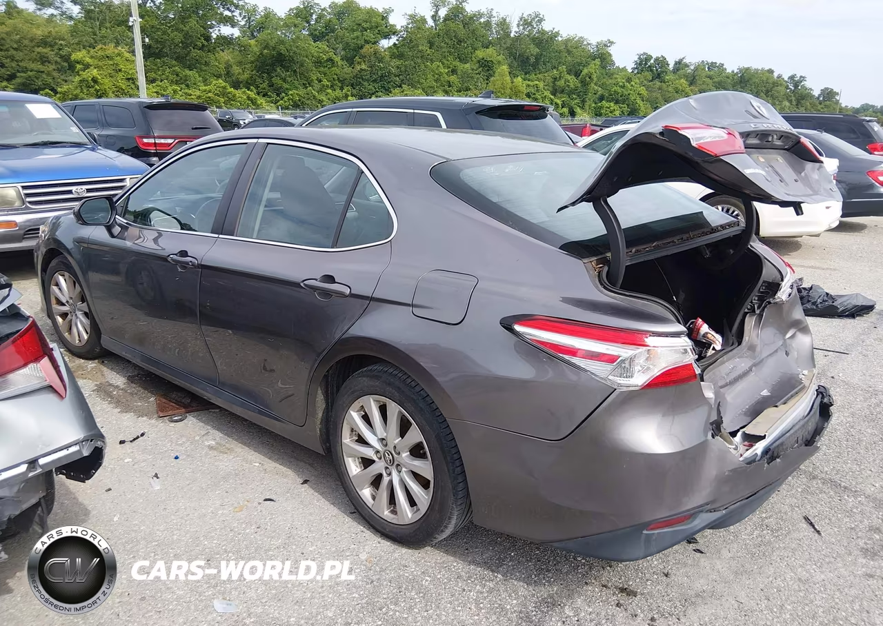 2018 Toyota Camry Le VIN:4T1B11HK3JU530907 - 3