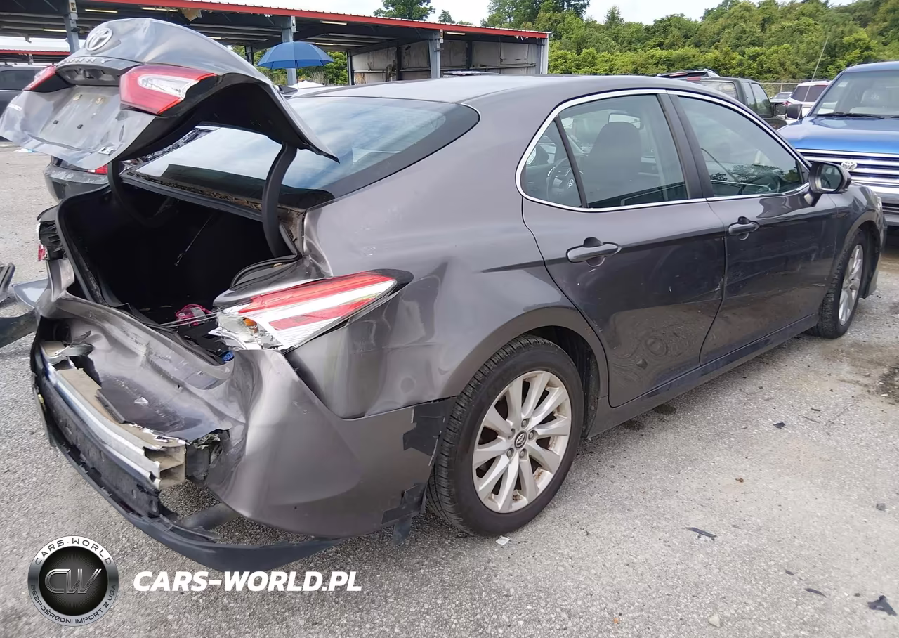 2018 Toyota Camry Le VIN:4T1B11HK3JU530907 - 4