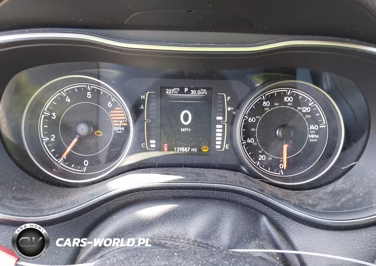 2020 Jeep Cherokee Latitude 4X4 VIN:1C4PJMCB2LD611614 - 7