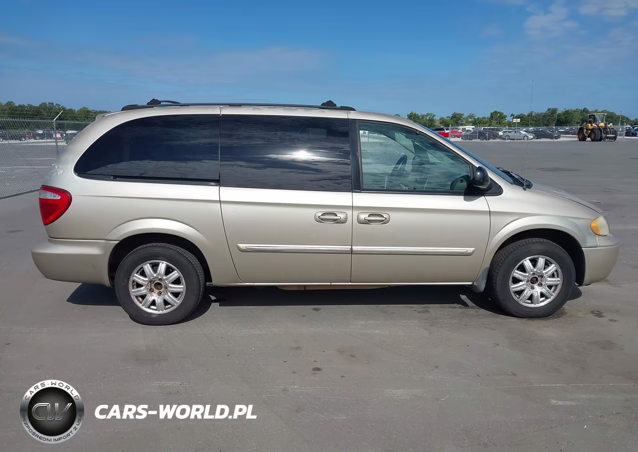 2005 Chrysler Town & Country Touring VIN:2C4GP54L55R190998 - 13