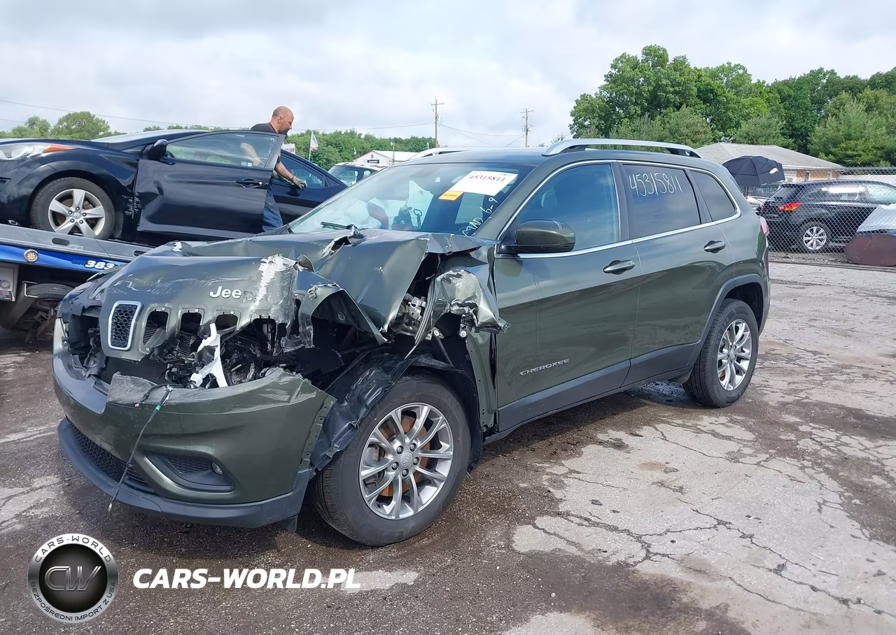2019 Jeep Cherokee Latitude Plus 4X4 VIN:1C4PJMLX0KD323603 - 2