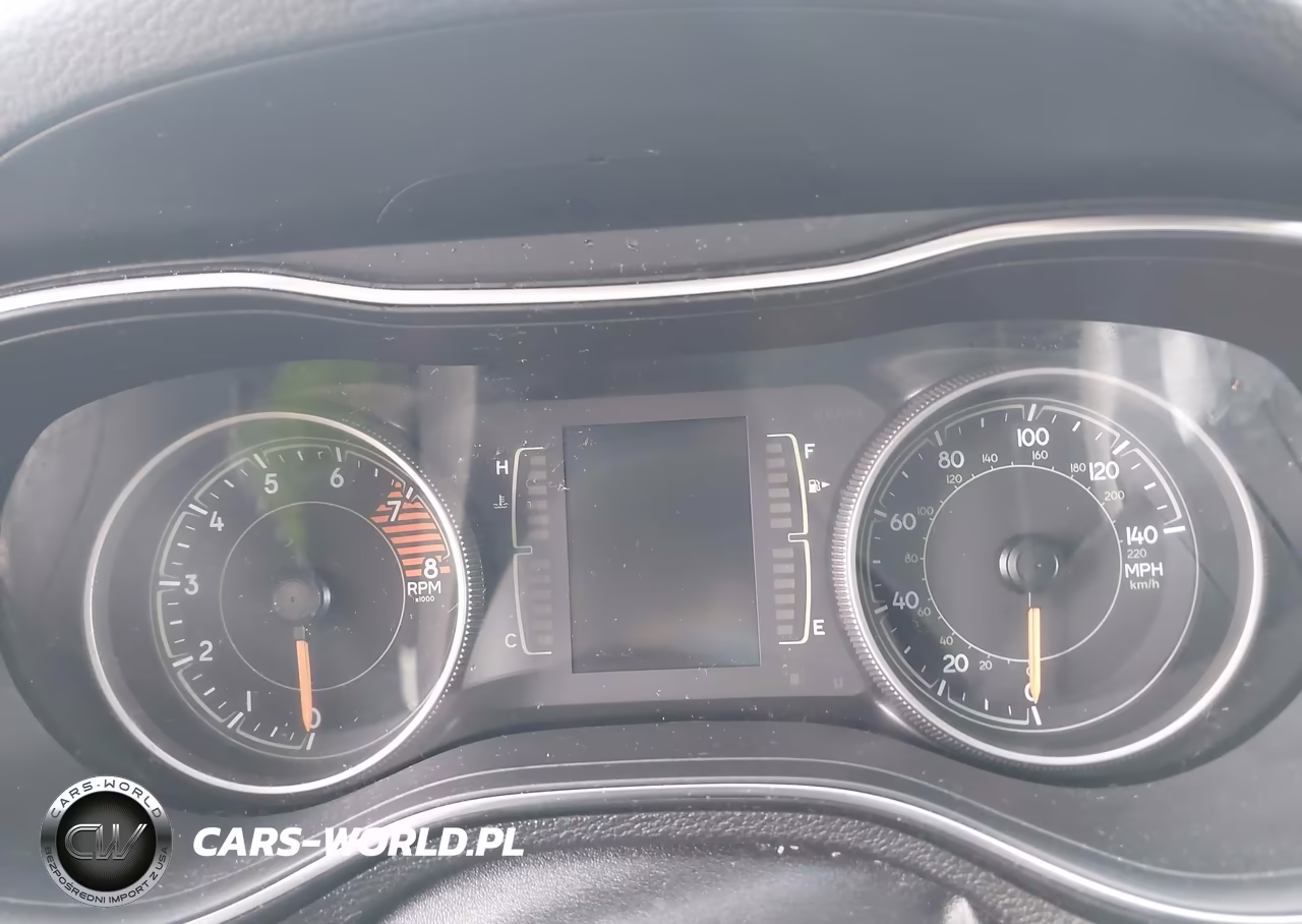2019 Jeep Cherokee Latitude Plus 4X4 VIN:1C4PJMLX0KD323603 - 7
