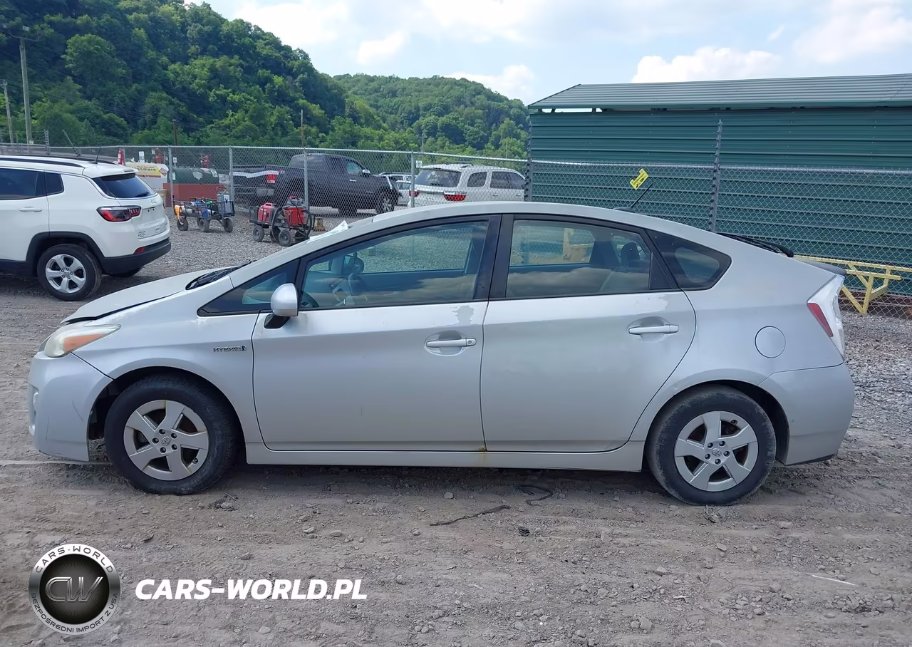 2011 Toyota Prius Two VIN:JTDKN3DU5B0299898 - 14