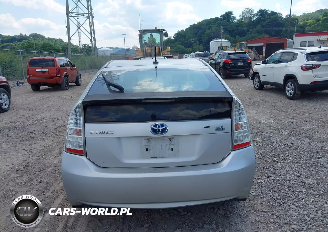 2011 Toyota Prius Two VIN:JTDKN3DU5B0299898 - 16