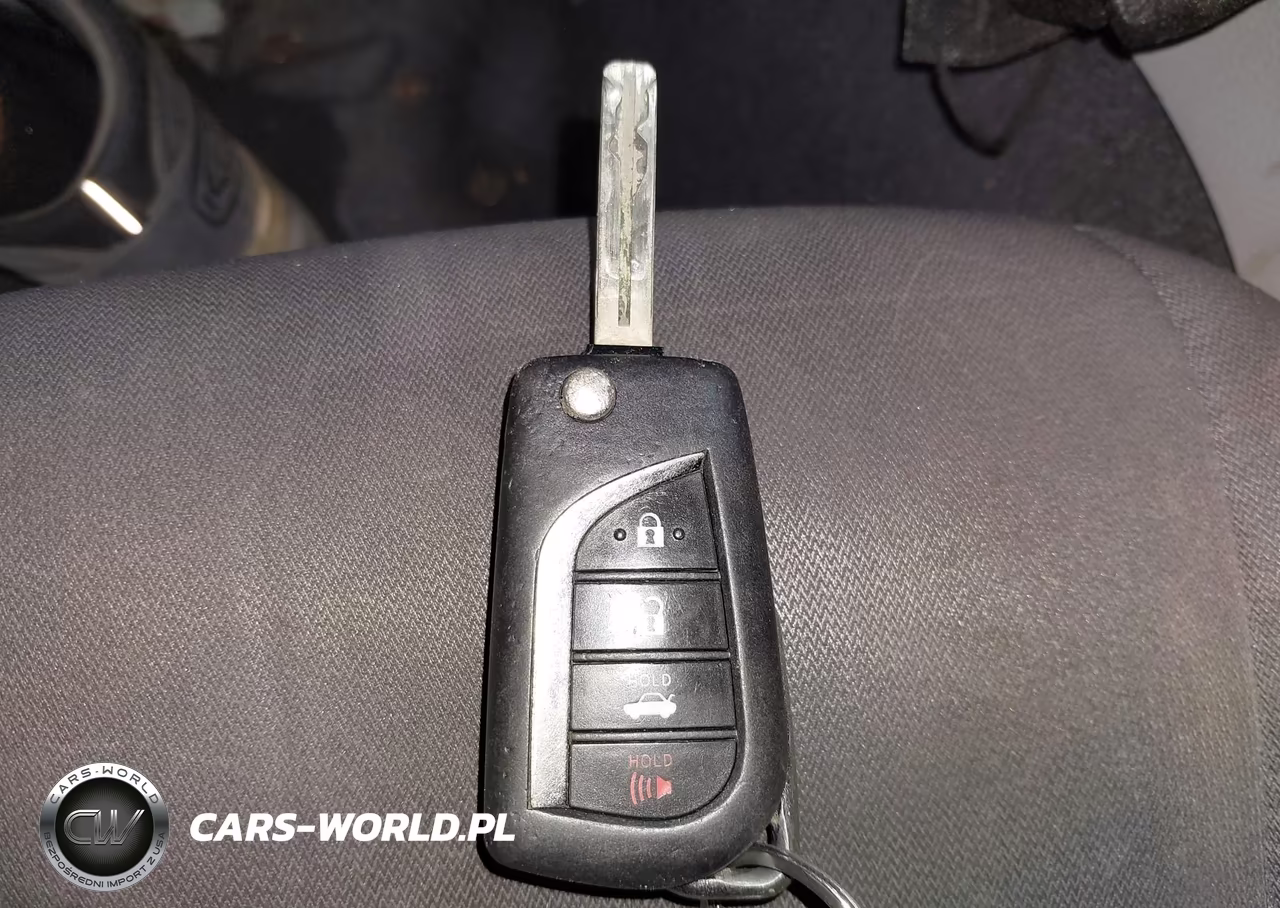 2018 Toyota Camry Le VIN:4T1B11HK5JU590297 - 11