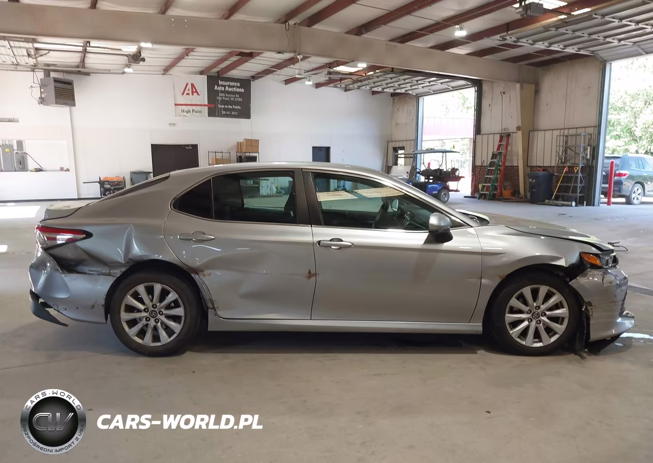 2018 Toyota Camry Le VIN:4T1B11HK5JU590297 - 13