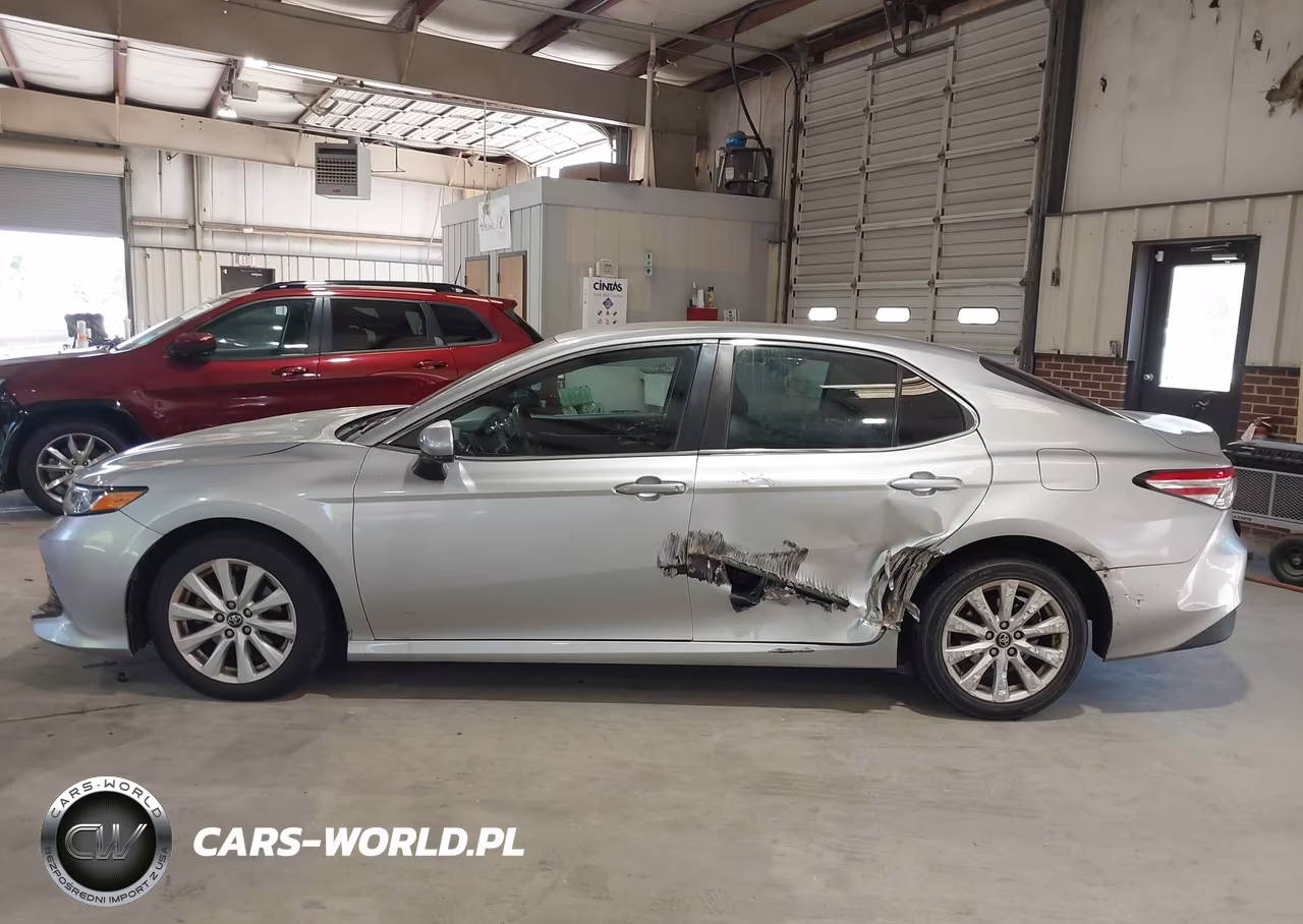 2018 Toyota Camry Le VIN:4T1B11HK5JU590297 - 14