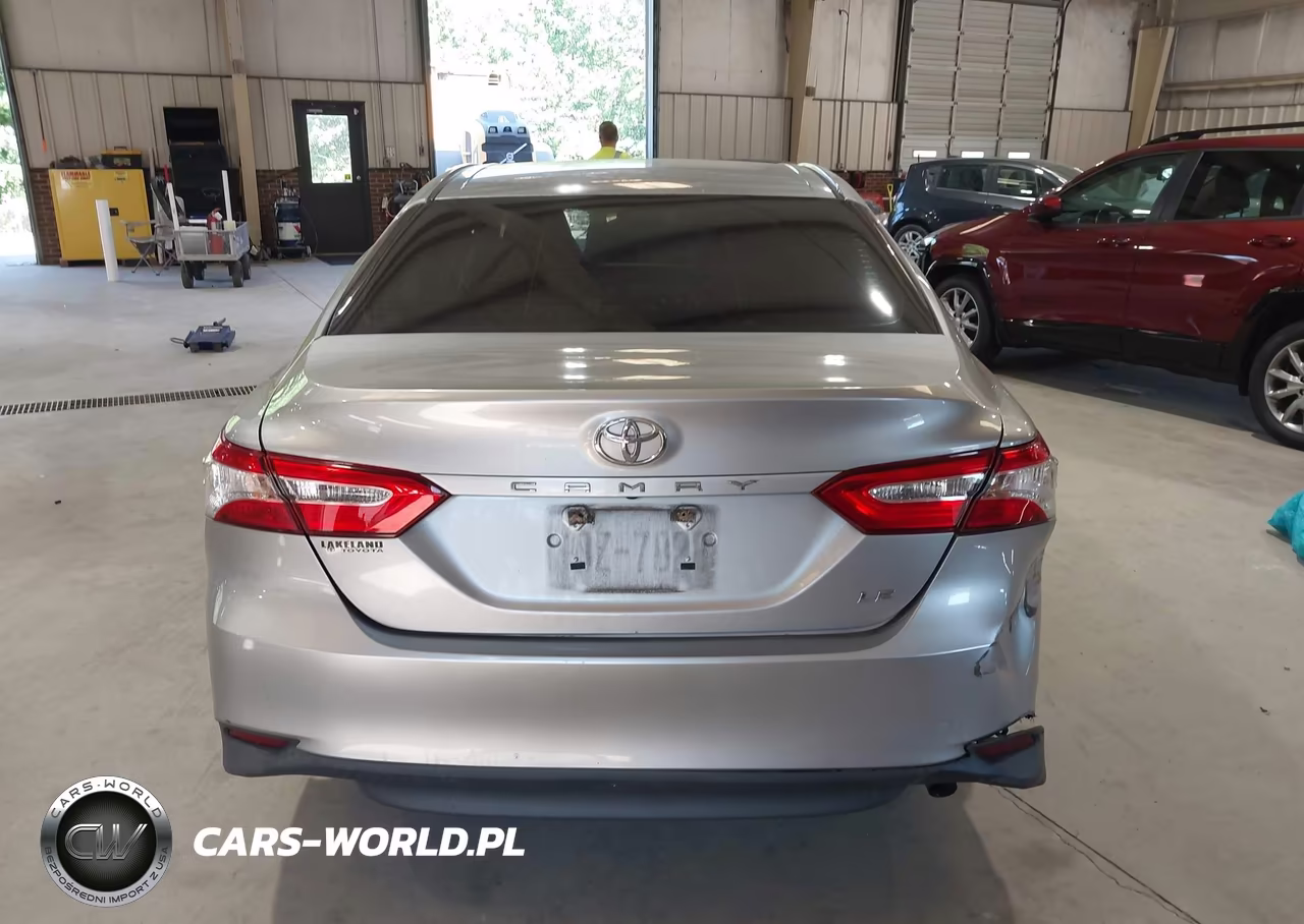 2018 Toyota Camry Le VIN:4T1B11HK5JU590297 - 16