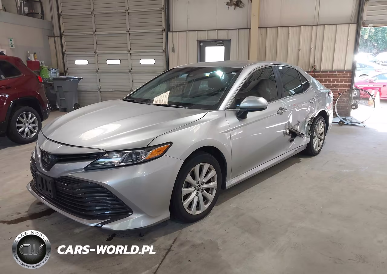 2018 Toyota Camry Le VIN:4T1B11HK5JU590297 - 2