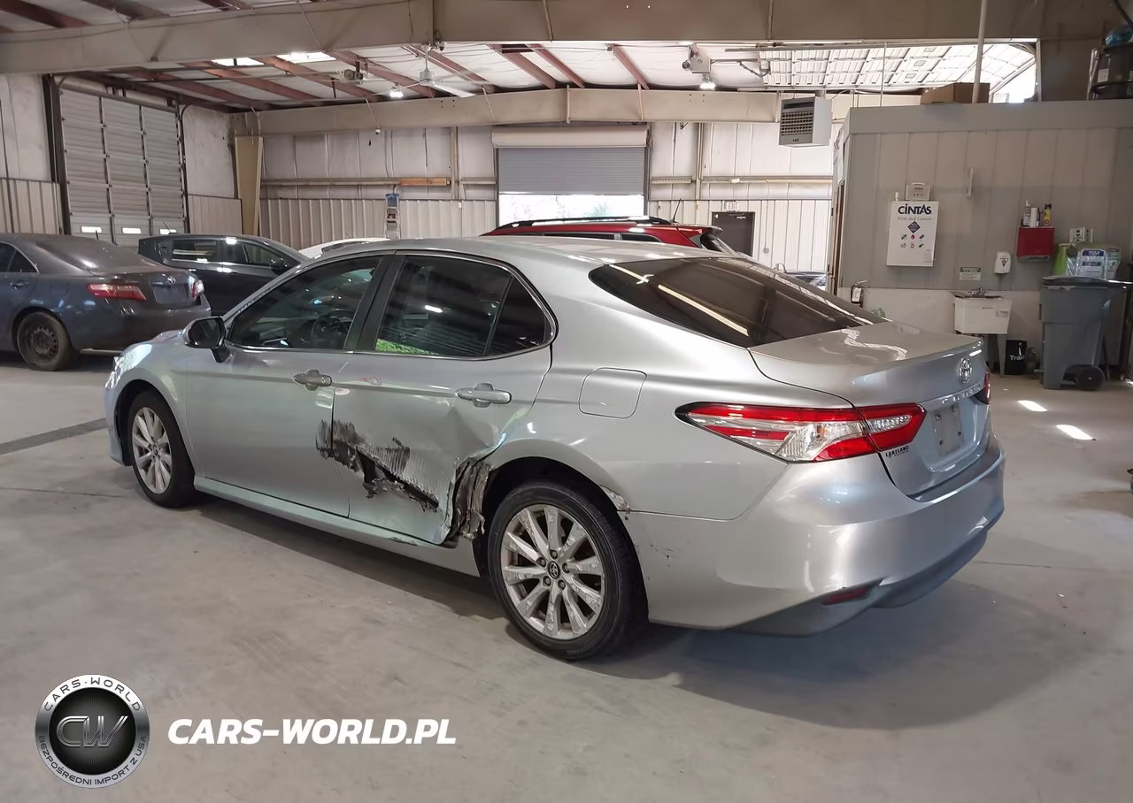 2018 Toyota Camry Le VIN:4T1B11HK5JU590297 - 3