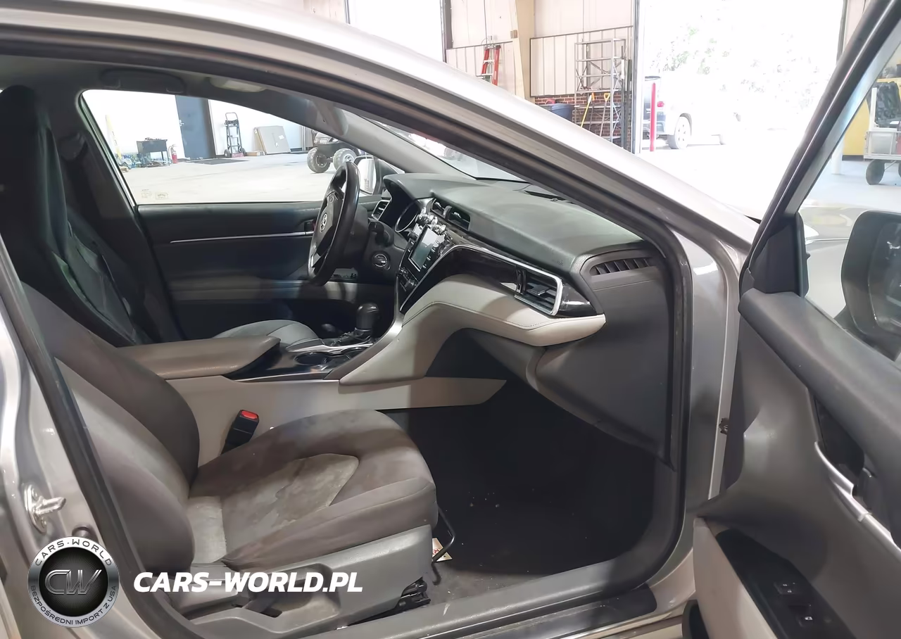 2018 Toyota Camry Le VIN:4T1B11HK5JU590297 - 5