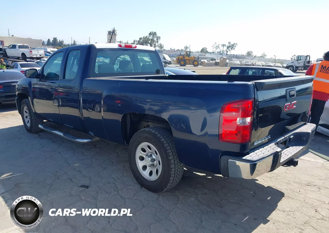 2010 Chevrolet Silverado C1500 VIN:1GCSCPE04AZ251649 - 3