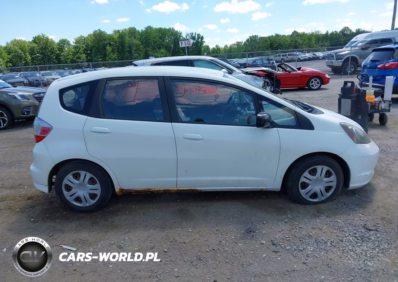 2011 Honda Fit VIN:JHMGE8H31BC023736 - 13