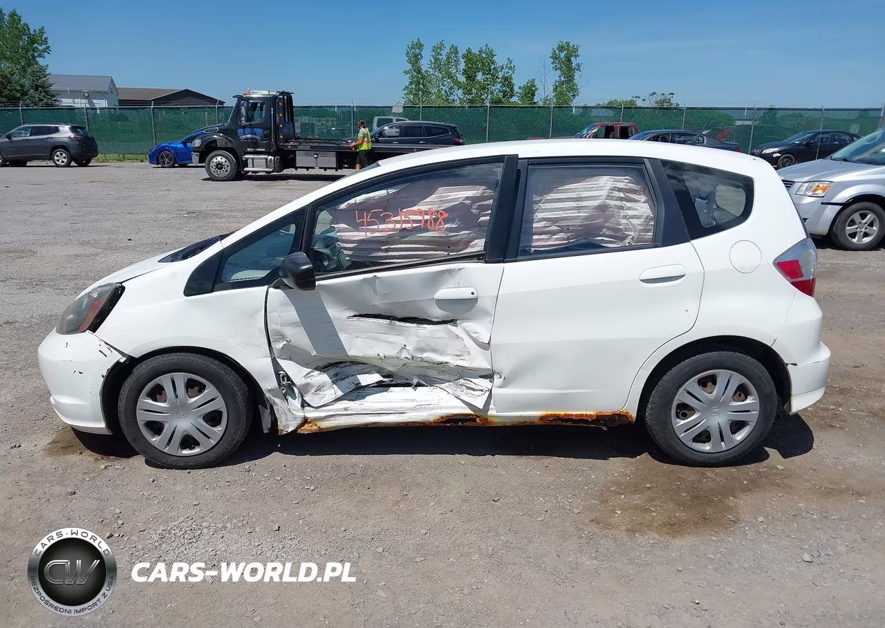 2011 Honda Fit VIN:JHMGE8H31BC023736 - 14