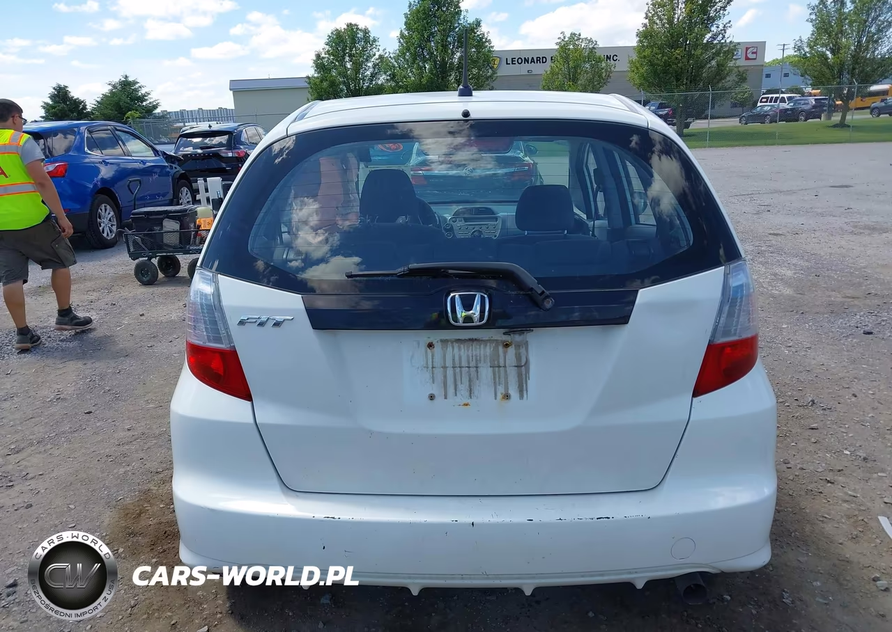2011 Honda Fit VIN:JHMGE8H31BC023736 - 16