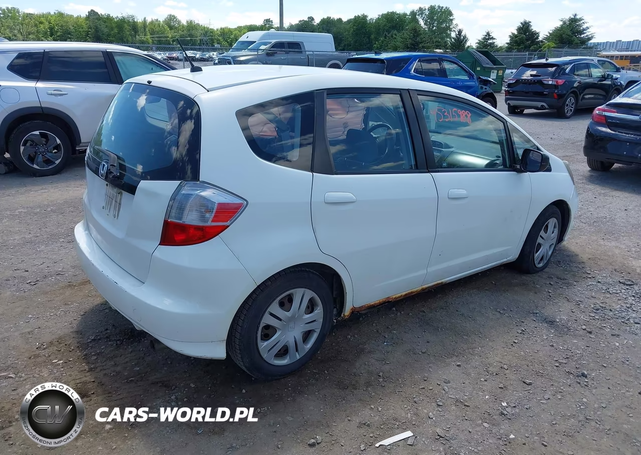 2011 Honda Fit VIN:JHMGE8H31BC023736 - 4