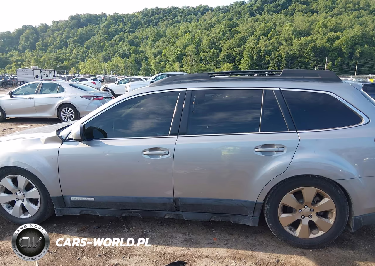 2011 Subaru Outback 2.5I Premium VIN:4S4BRBGC3B3318590 - 15