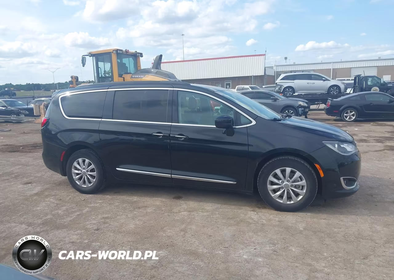 2017 Chrysler Pacifica Touring-L VIN:2C4RC1BG7HR702333 - 13