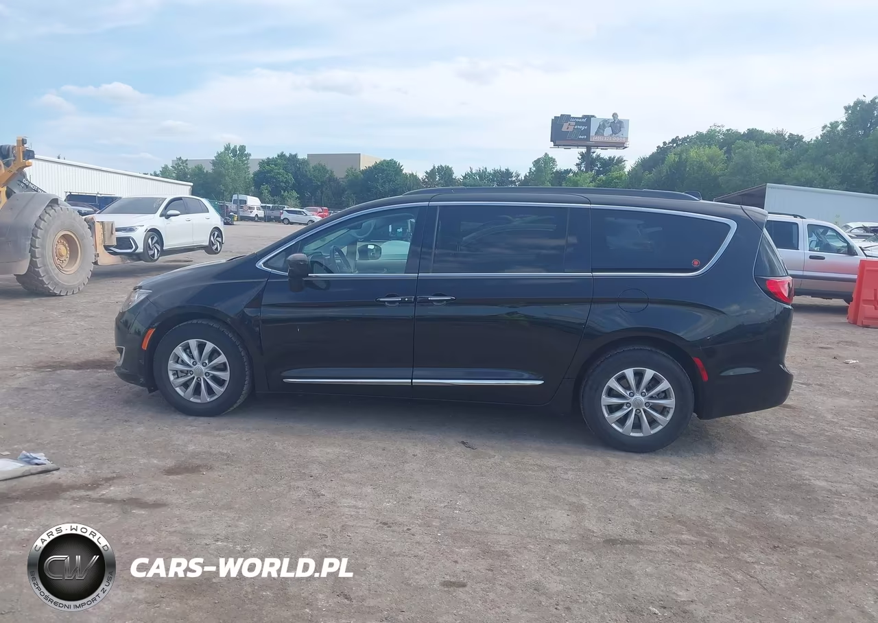 2017 Chrysler Pacifica Touring-L VIN:2C4RC1BG7HR702333 - 14