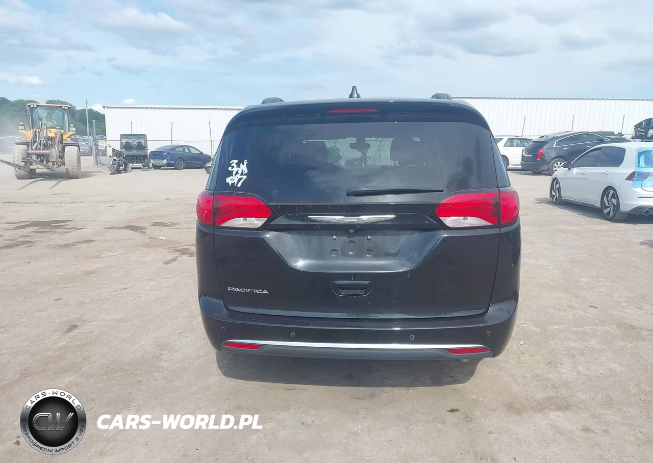 2017 Chrysler Pacifica Touring-L VIN:2C4RC1BG7HR702333 - 16