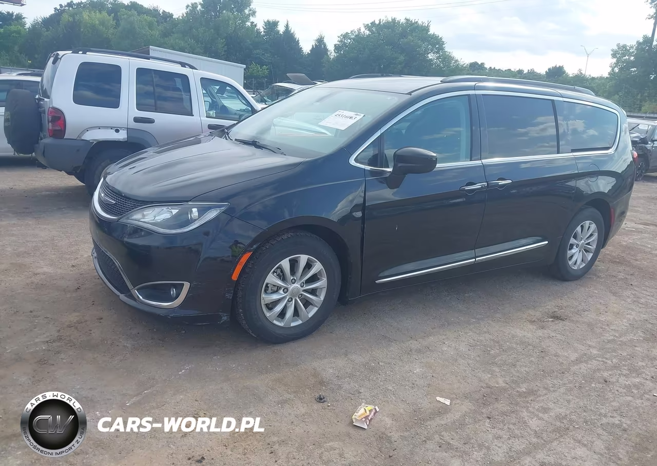 2017 Chrysler Pacifica Touring-L VIN:2C4RC1BG7HR702333 - 2