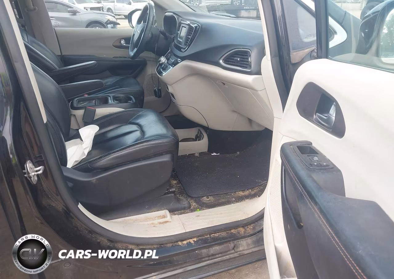 2017 Chrysler Pacifica Touring-L VIN:2C4RC1BG7HR702333 - 5