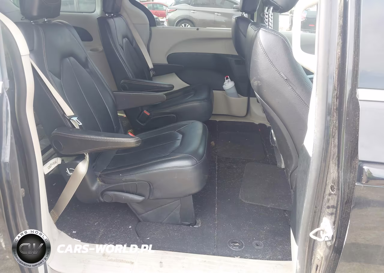 2017 Chrysler Pacifica Touring-L VIN:2C4RC1BG7HR702333 - 8