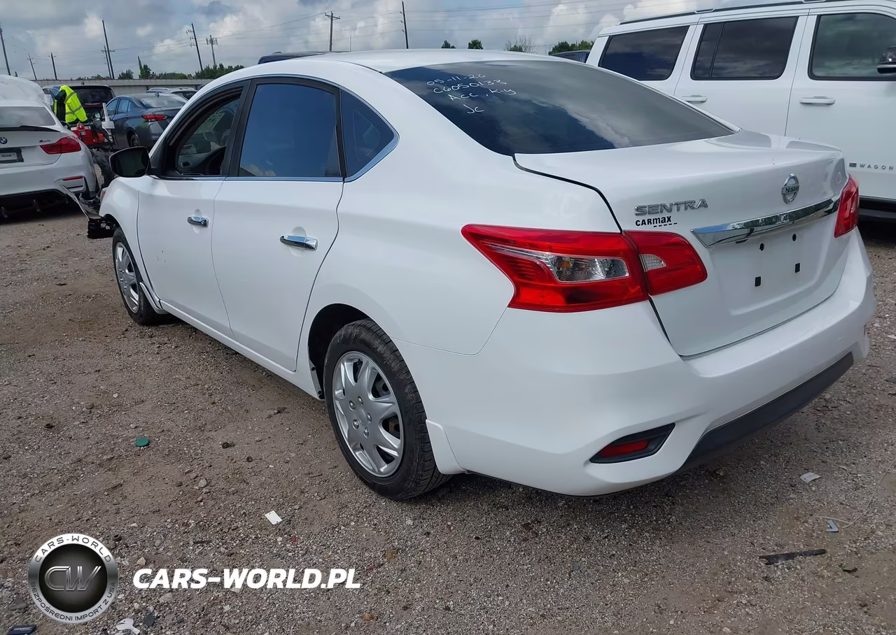2018 Nissan Sentra S VIN:3N1AB7APXJY318155 - 3